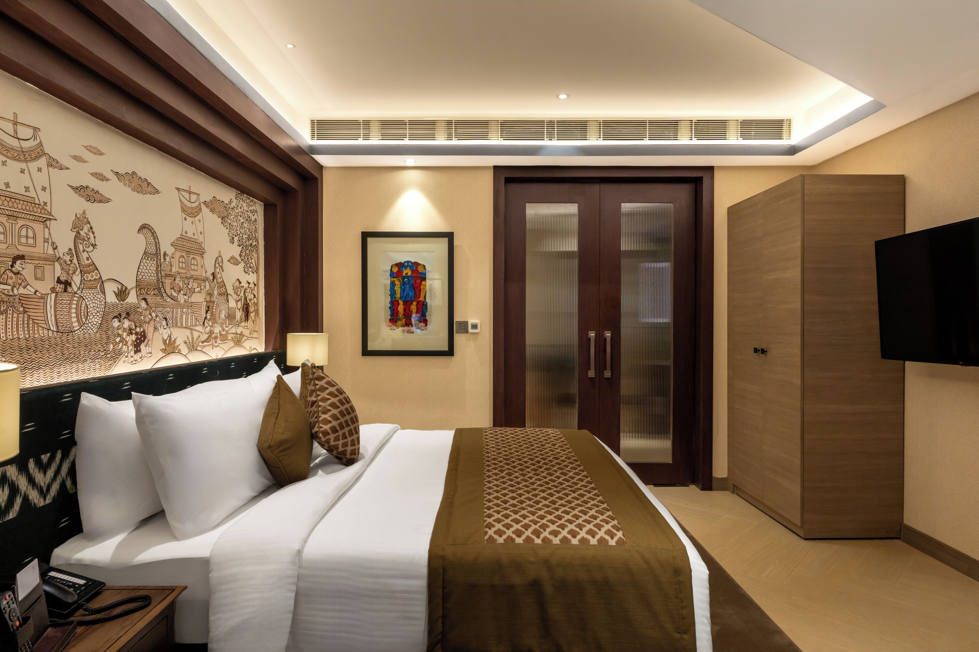 Minibar, in-room safe, desk, free WiFi