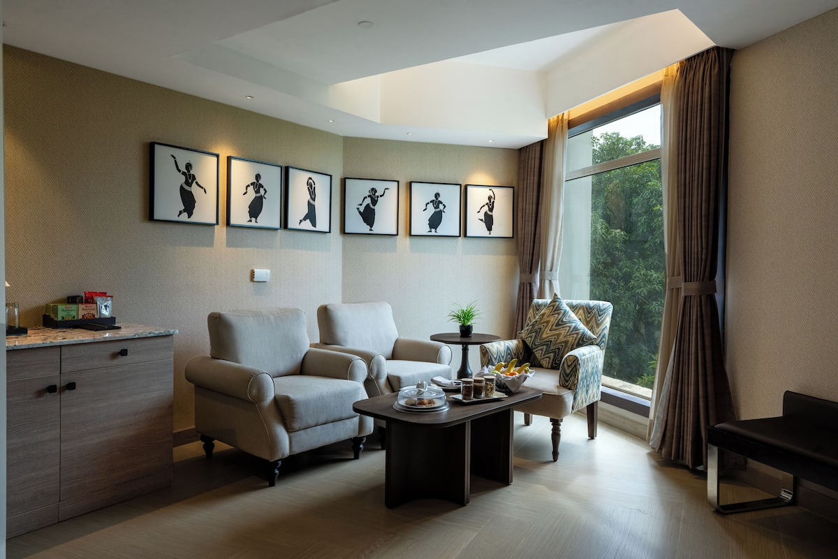 plasma tv, fireplace