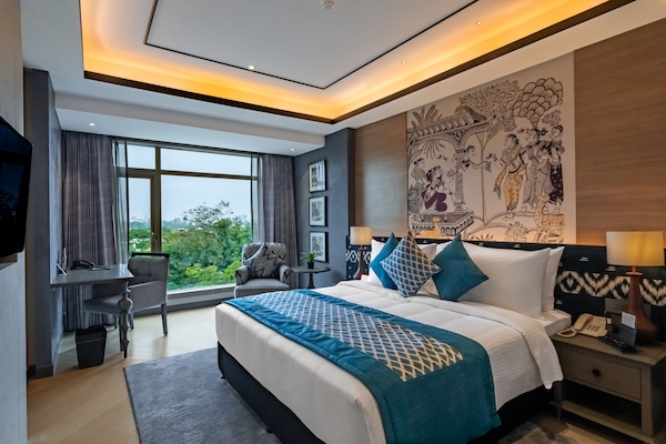 Deluxe Room (Deluxe Room) | Minibar, in-room safe, desk, rollaway beds