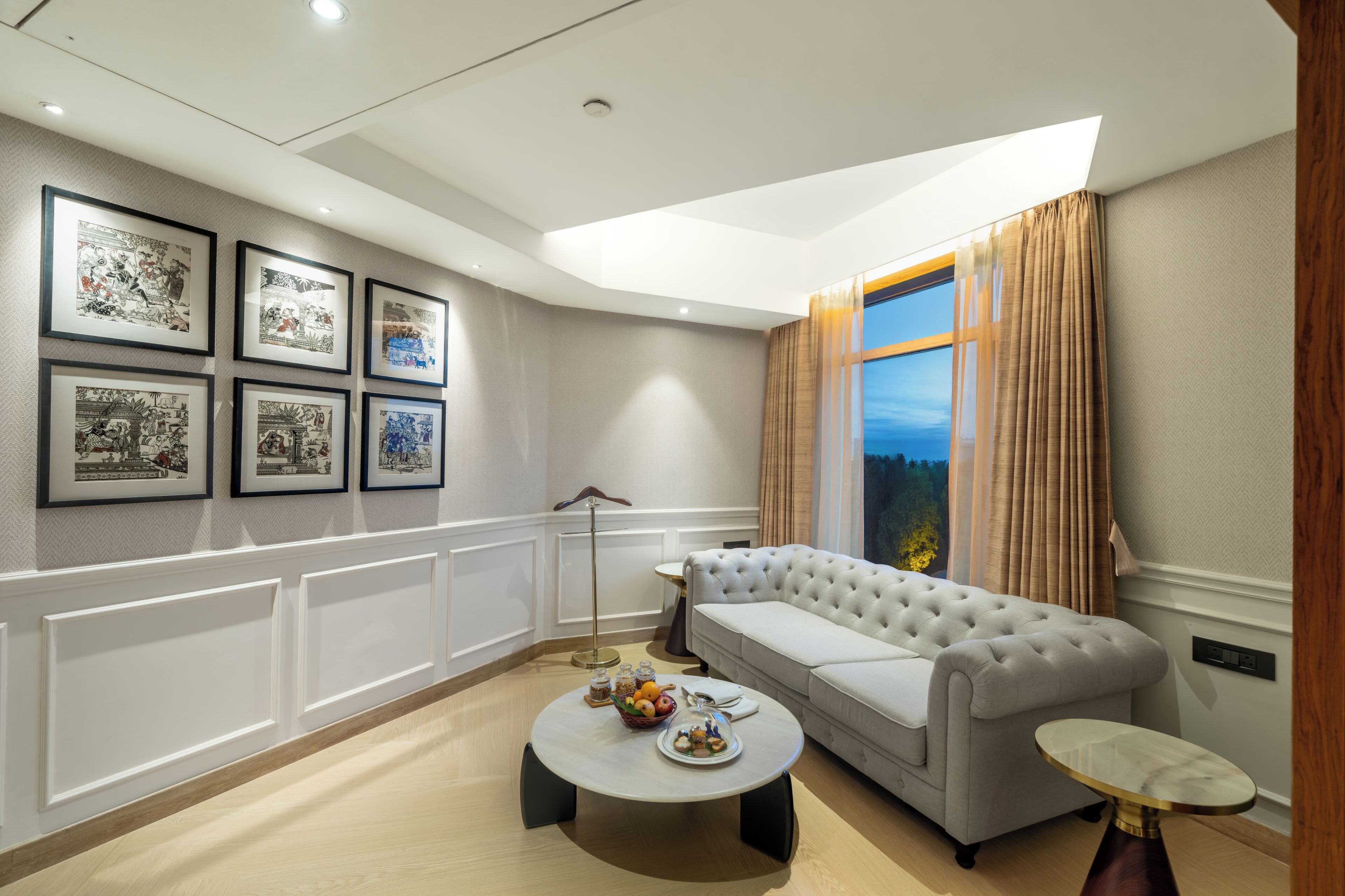 Suite, 1 King Bed (Presidential Suite) | Minibar, in-room safe, desk, free WiFi