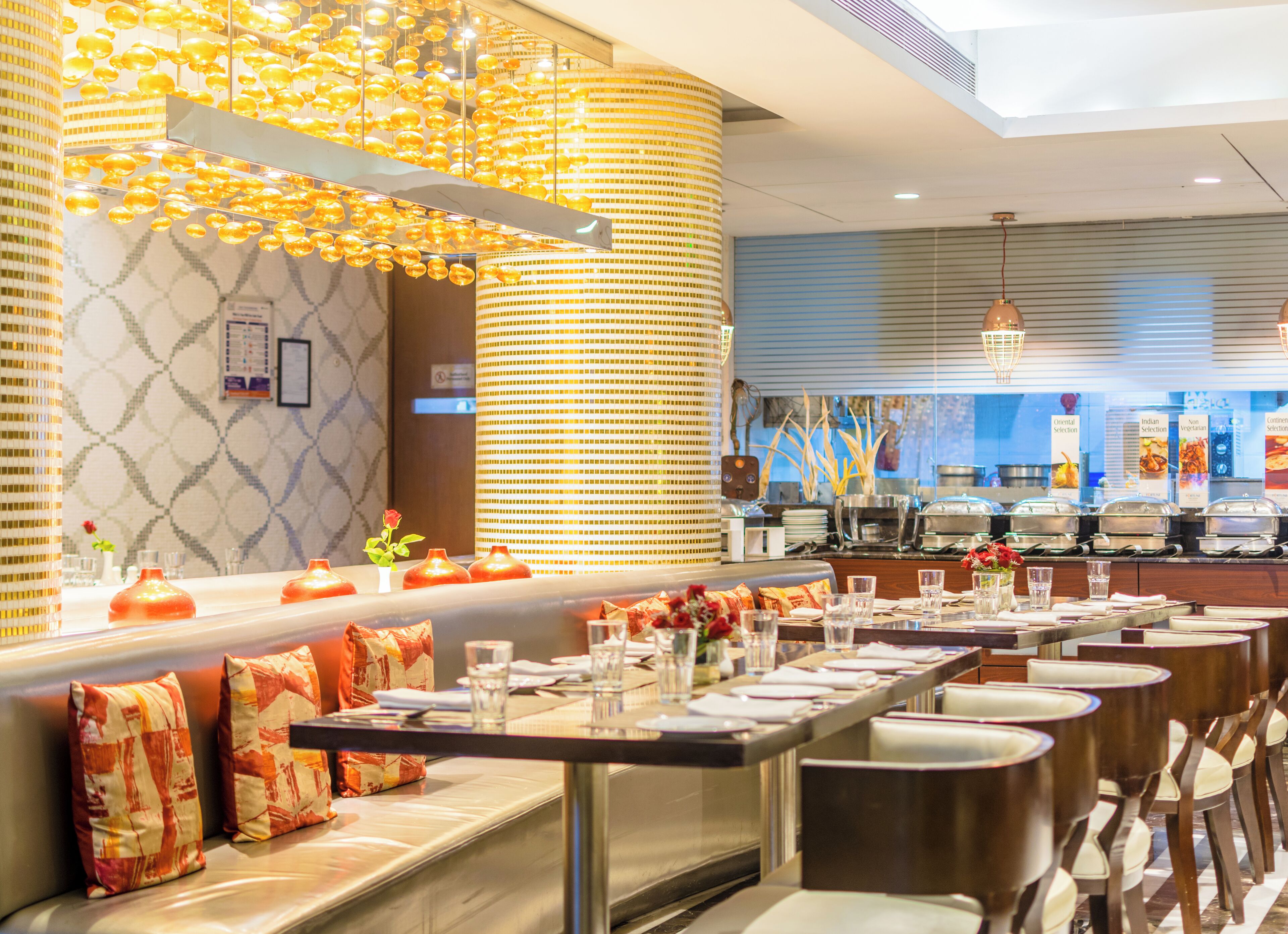 2 restaurants, international cuisine