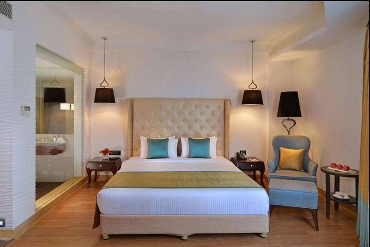 Minibar, in-room safe, desk, rollaway beds