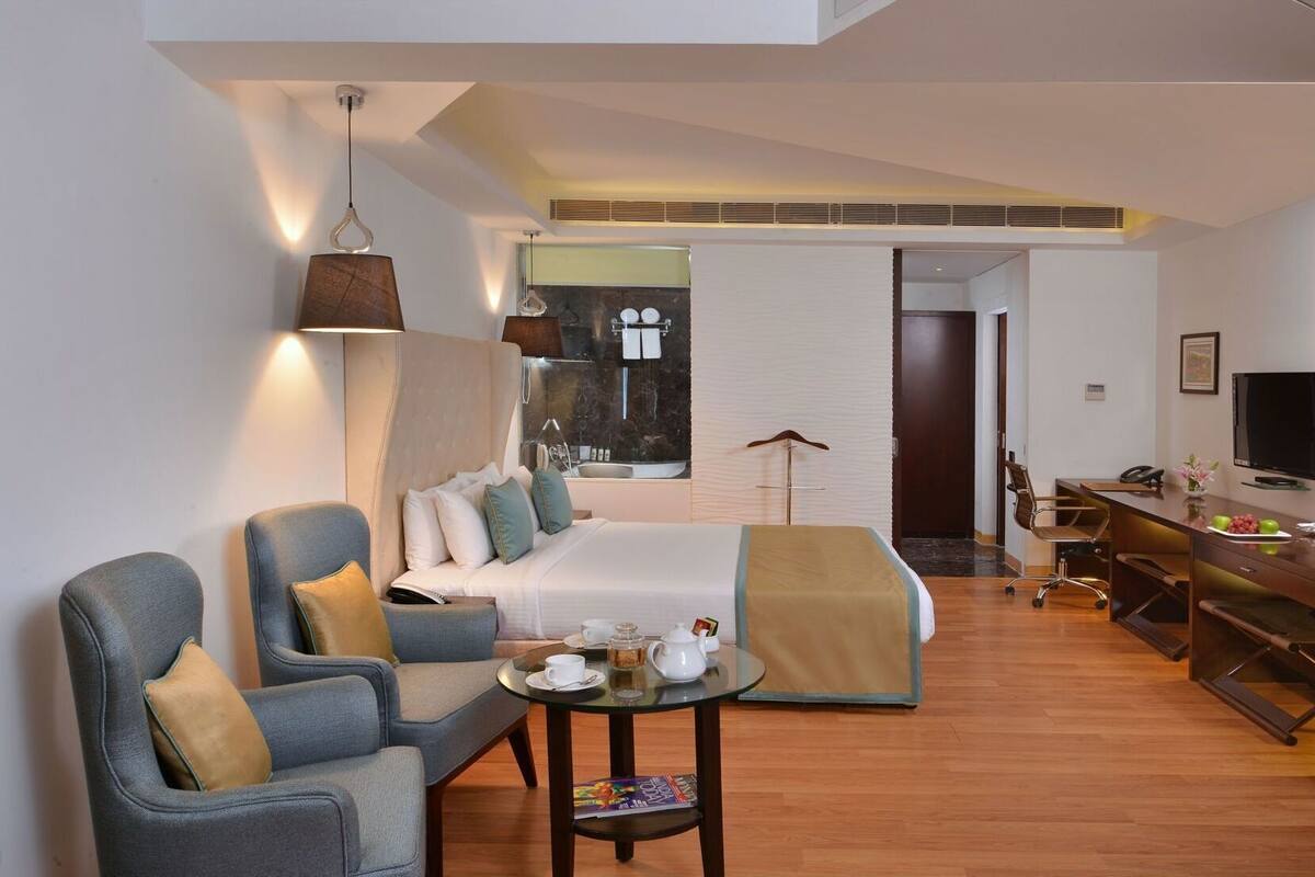 Minibar, in-room safe, desk, rollaway beds