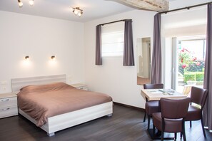 Triple Room | Minibar, blackout drapes, soundproofing, free WiFi - B&B de Oude Winning (Riemst)