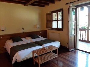 15 Schlafzimmer, Daunenbettdecken, Schreibtisch, Verdunkelungsvorhänge