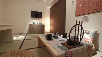 #302 | Iron/ironing board, free WiFi