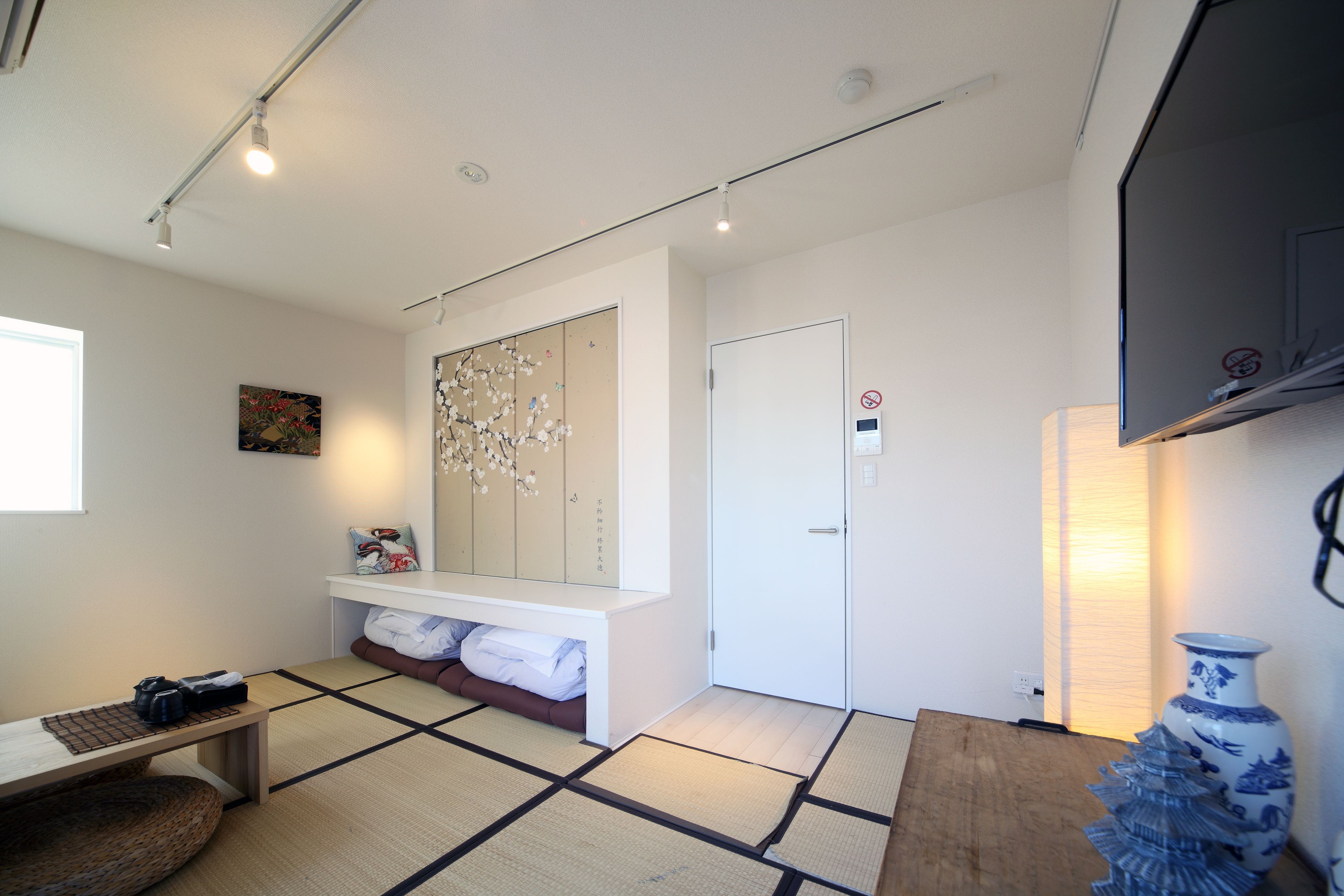 #402 | iron/ironing board, free wifi