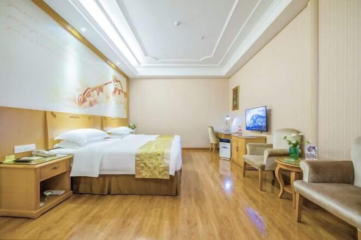 Premium bedding, in-room safe, desk, blackout curtains
