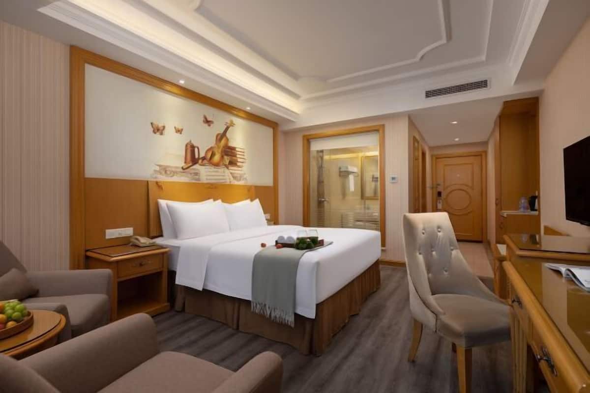 Premium bedding, in-room safe, desk, blackout curtains