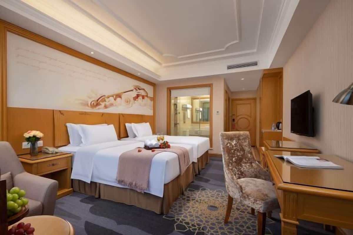 Premium bedding, in-room safe, desk, blackout curtains