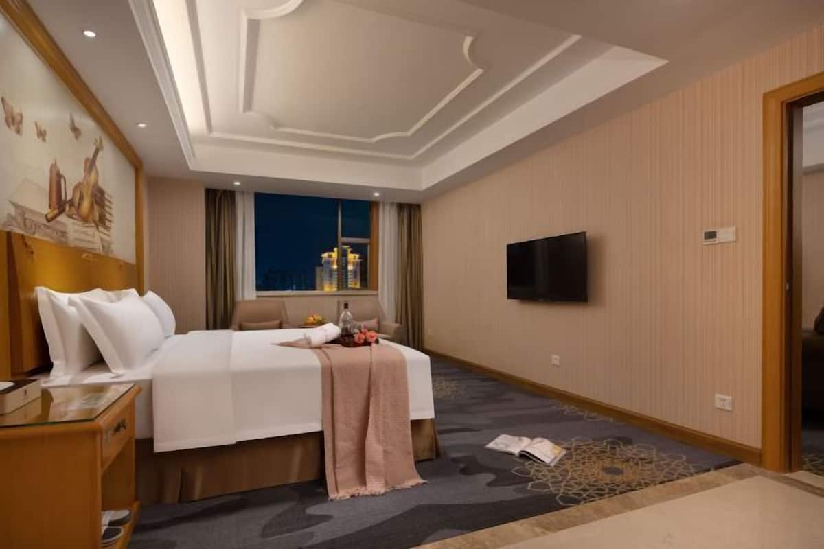 Premium bedding, in-room safe, desk, blackout curtains