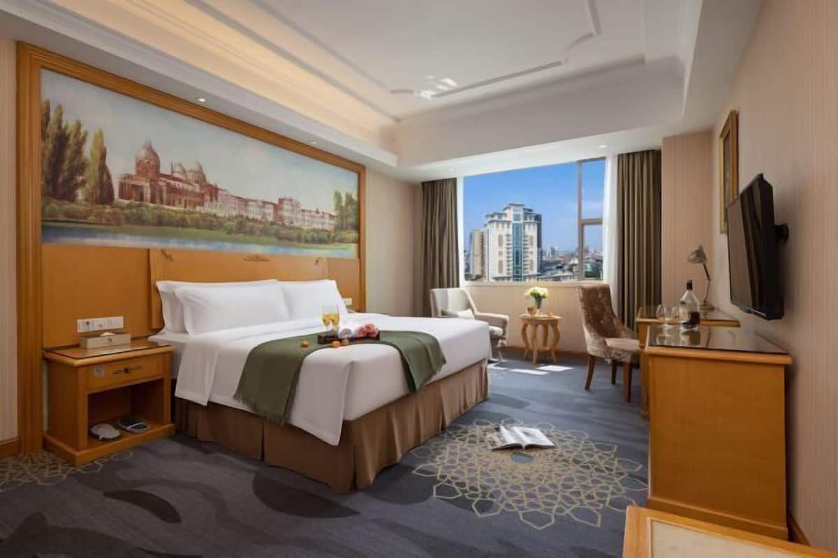 Premium bedding, in-room safe, desk, blackout curtains