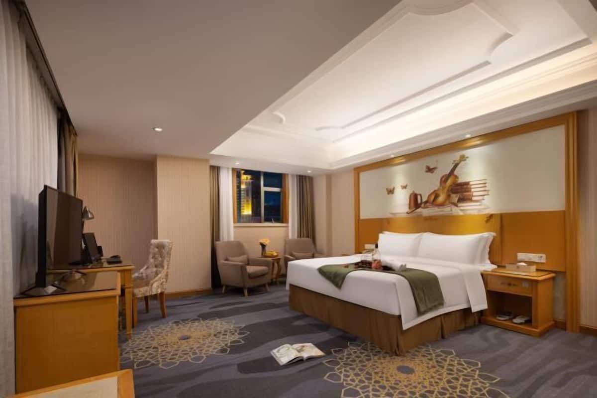 Premium bedding, in-room safe, desk, blackout curtains