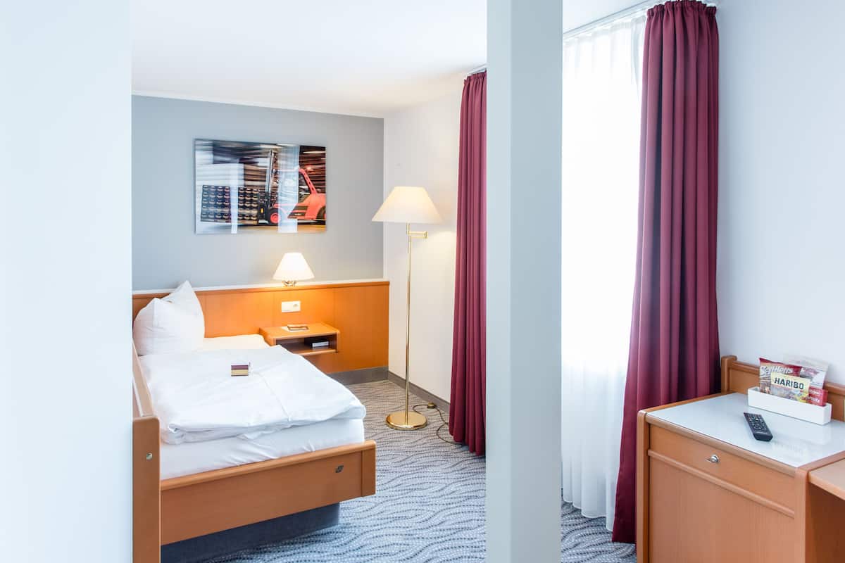 Eenpersoonskamer | Een bureau, babybedden, extra bedden, gratis wifi