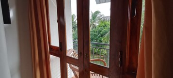 家庭四人房 | 笔记本电脑工作区、隔音、床单