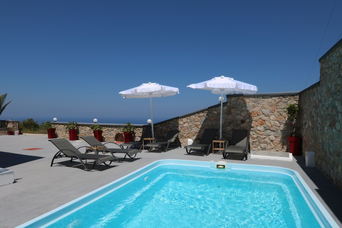 Outdoor pool, open 9:00 AM to 9:00 PM, pool umbrellas, pool loungers