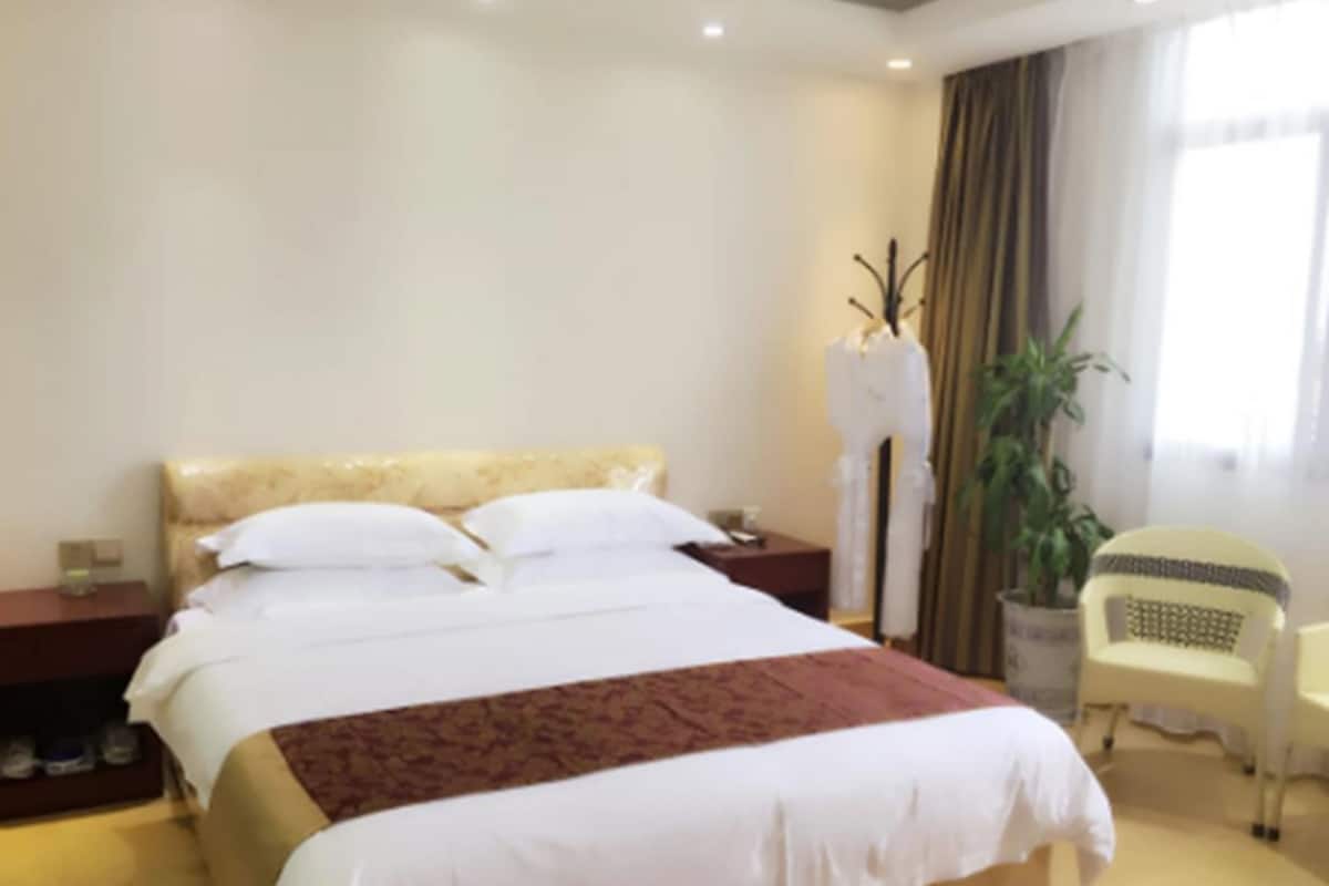 Minibar, in-room safe, desk, blackout drapes