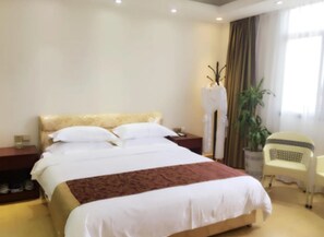 Minibar, in-room safe, desk, blackout curtains - Jian Guo Grand Hotel (Vientiane)