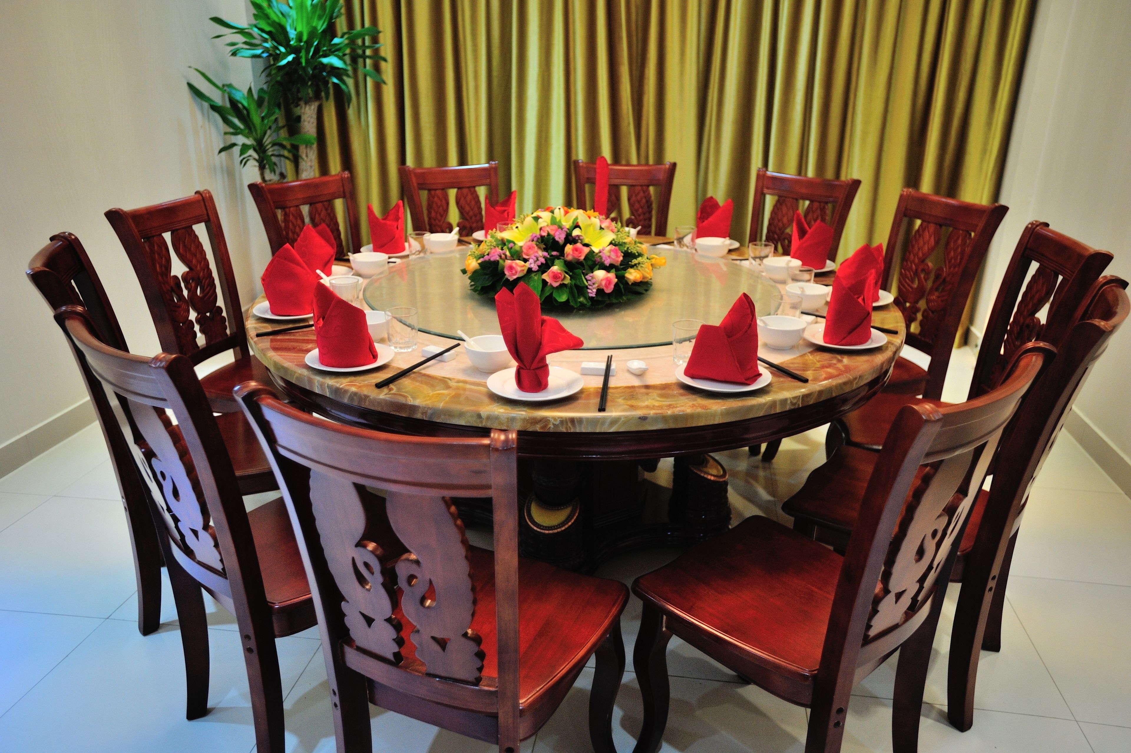 breakfast, lunch, dinner served; chinese cuisine