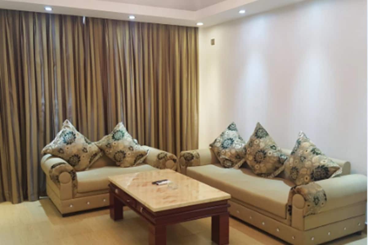 32-inch LCD TV with cable channels, TV