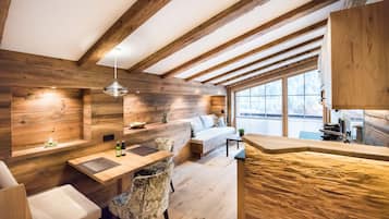 Apartment, 1 Schlafzimmer (Up to 3ppl) | Eigene Küche | Großer Kühlschrank, Mikrowelle, Herdplatte, Geschirrspüler