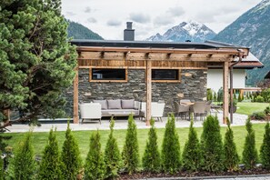 Children’s play area – outdoor