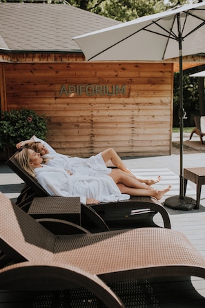 A wooden structure with the word 'APIFORIUM' on it, suggesting a spa or wellness center. - Hotel Dębowy Biowellness & SPA (Bielawa)