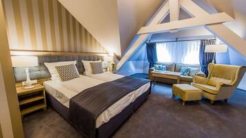 Deluxe-Doppel- oder -Zweibettzimmer, Parkblick | Zimmersafe, Schreibtisch, Bügeleisen/Bügelbrett, Babybetten