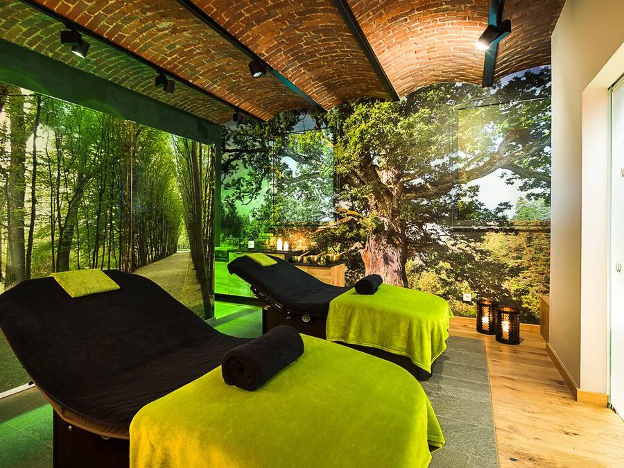 Couples treatment room(s), body treatments, aromatherapy