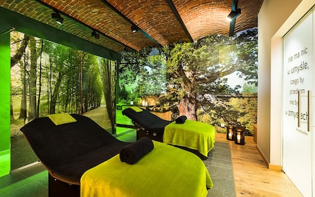 Couples treatment rooms, body treatments, aromatherapy