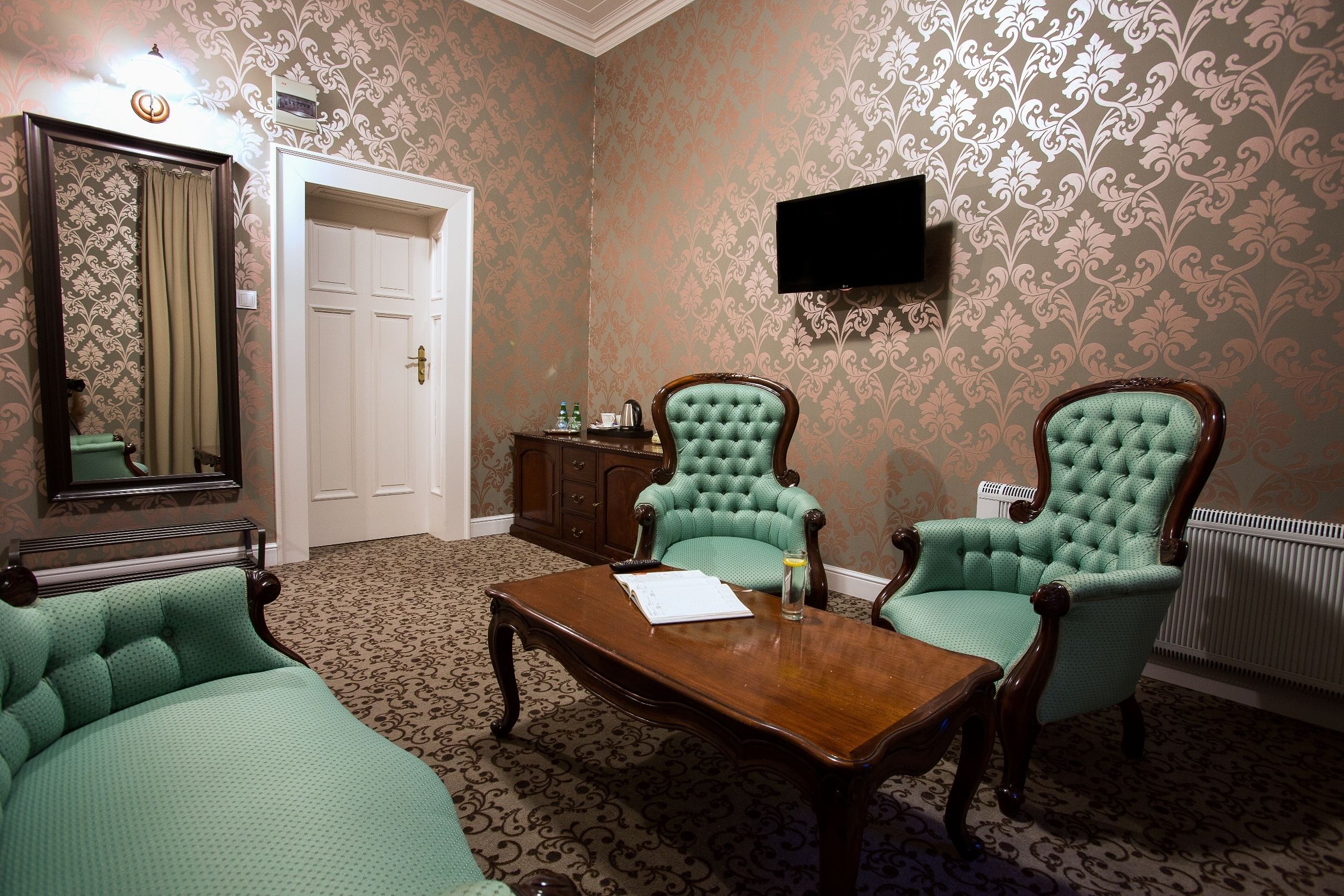 apartment | in-room safe, desk, iron/ironing board, cots/infant beds