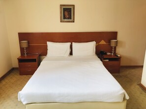 Standard Double Room | Minibar, in-room safe, soundproofing, free WiFi - Golden Park Hotel (Luanda)