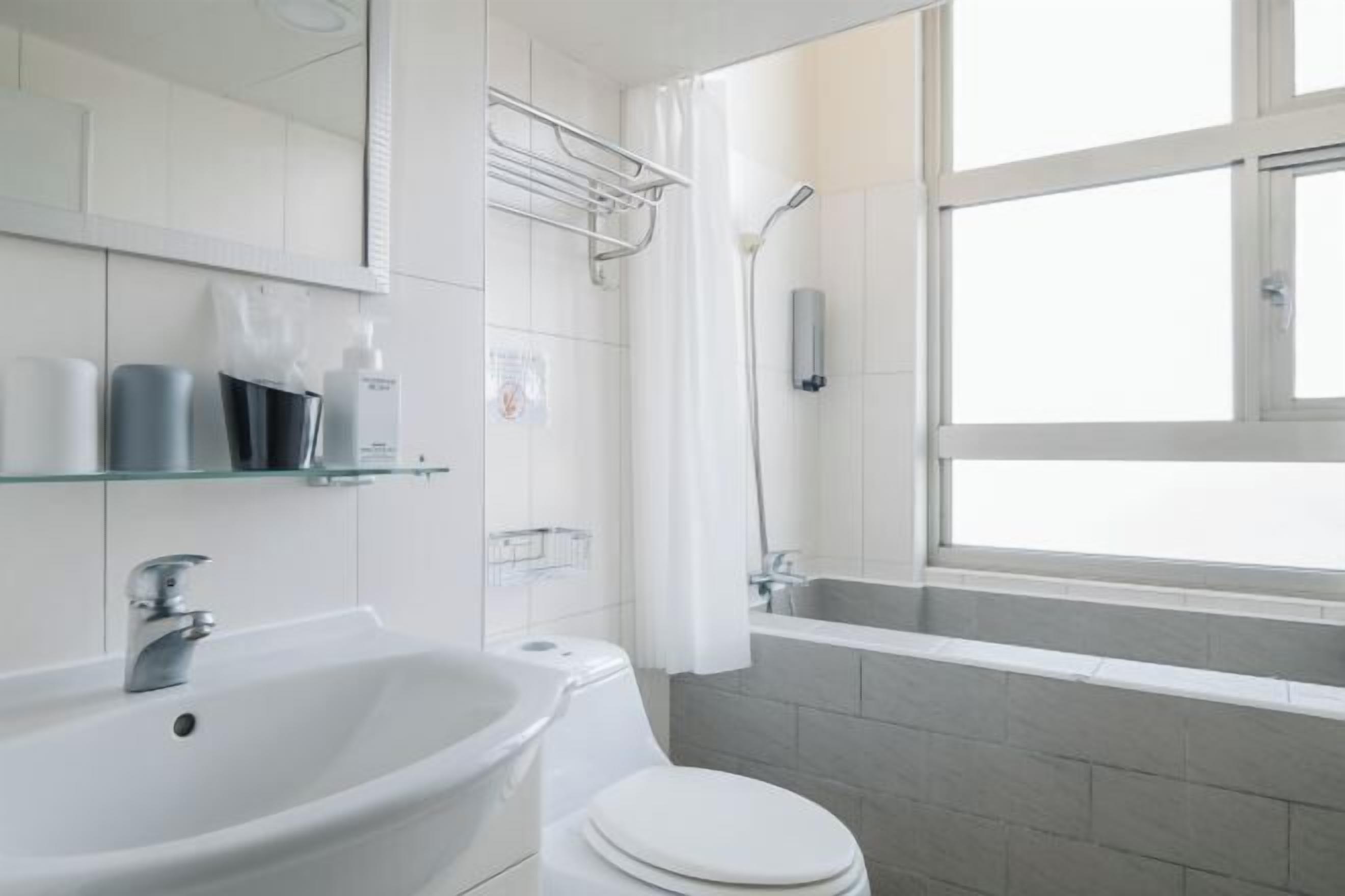 Bad | Dusj, hårføner, tøfler og håndklær