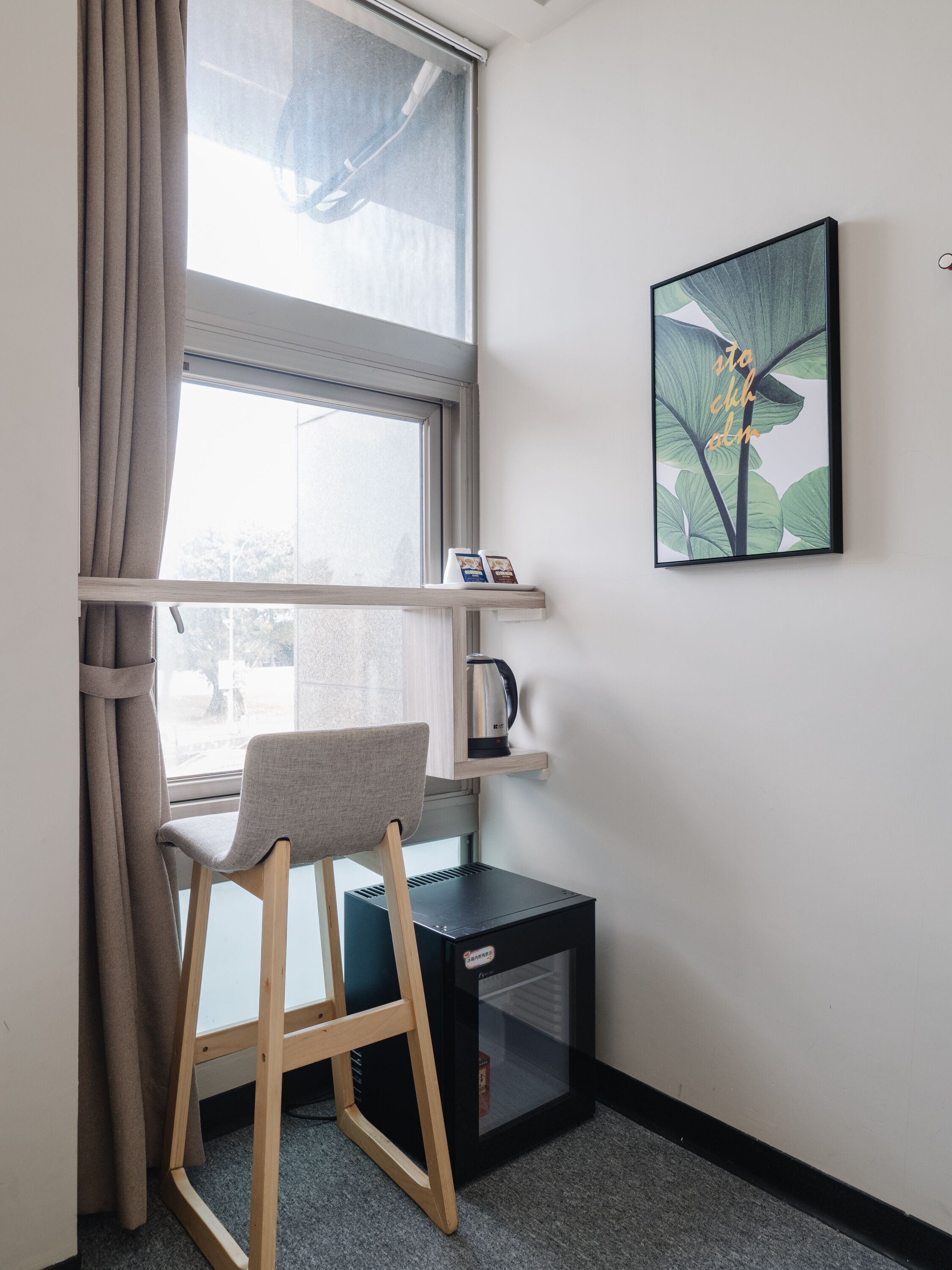 standard double room, 1 double bed, city view | in-room dining