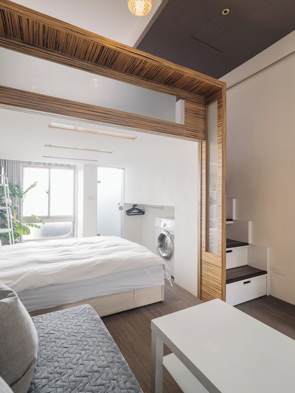 樓中樓雙床房 | 客廳 | 32 吋LED 電視連有線電視頻道、電視