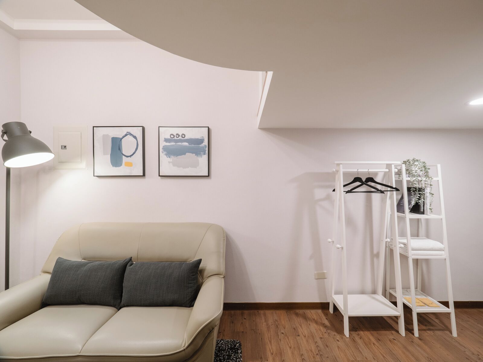 signature duplex | living area | 32-inch led tv with cable channels, tv