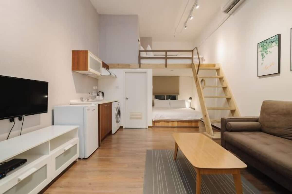 1 makuuhuone, untuvapeitot, yksilöllisesti kalustettu