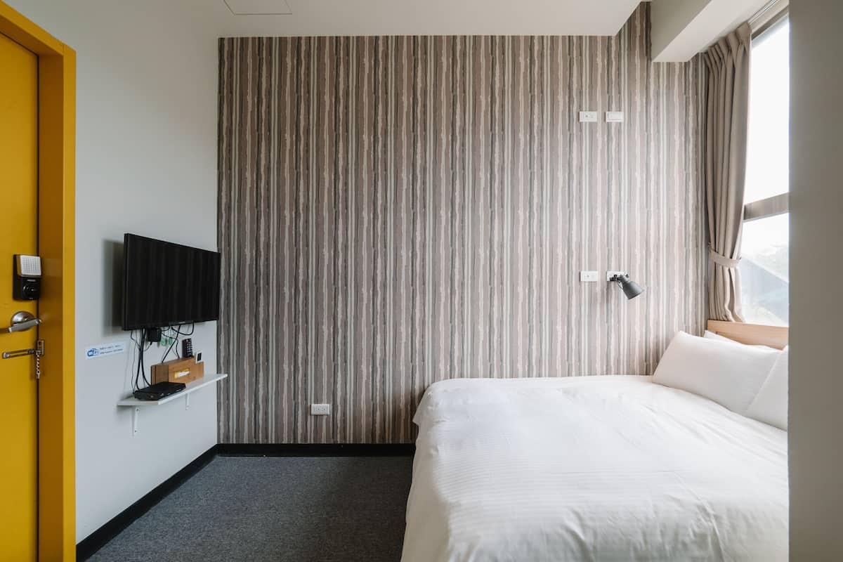 Quarto casal standard, 1 cama de casal, vista para a cidade | 1 quarto, edredons de pluma, individualmente mobiliados