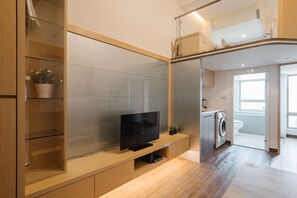 複式公寓 | 客廳 | 32 吋LED 電視連有線電視頻道、電視