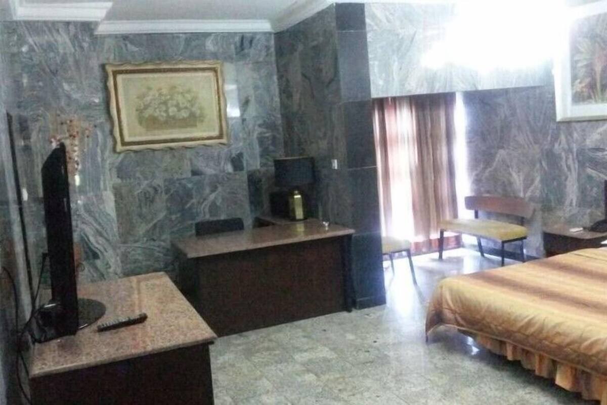 Kamar | Area keluarga | Televisi LCD 40-inci dengan saluran TV satelit dan TV