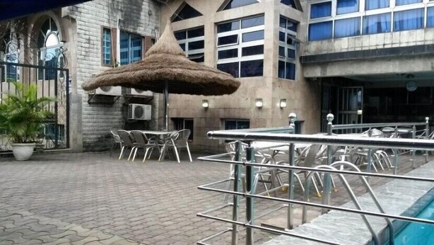 2 restaurants; breakfast, lunch, and dinner served - Starking Suites (Port Harcourt)