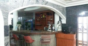 2 bar/ruang istirahat, bar tepi kolam 