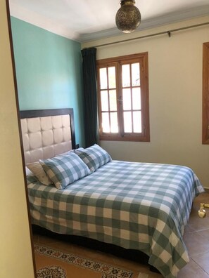 2 bedrooms, blackout curtains, free WiFi