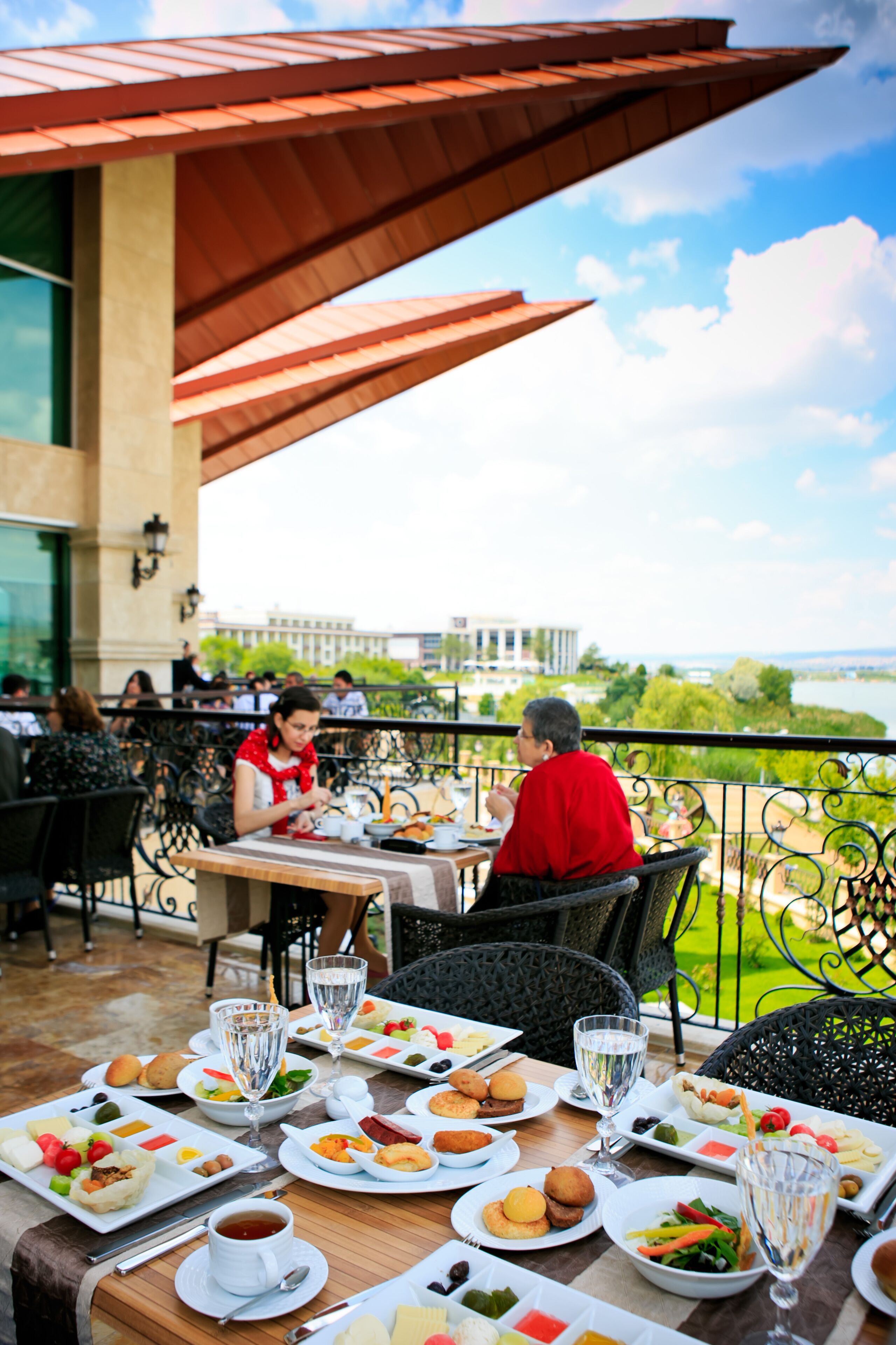 daily local cuisine breakfast (try 100 per person)