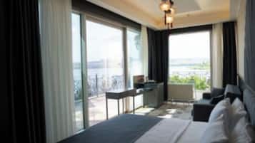 Deluxe Triple Room | Egyptian cotton sheets, premium bedding, minibar, in-room safe