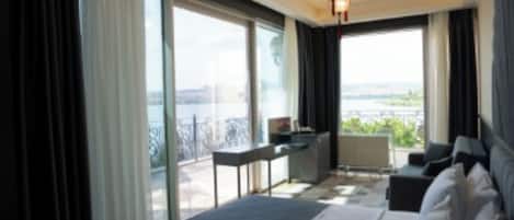Deluxe Triple Room | Egyptian cotton sheets, premium bedding, minibar, in-room safe