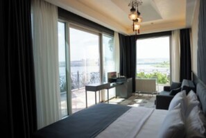 Deluxe Triple Room | Egyptian cotton sheets, premium bedding, minibar, in-room safe