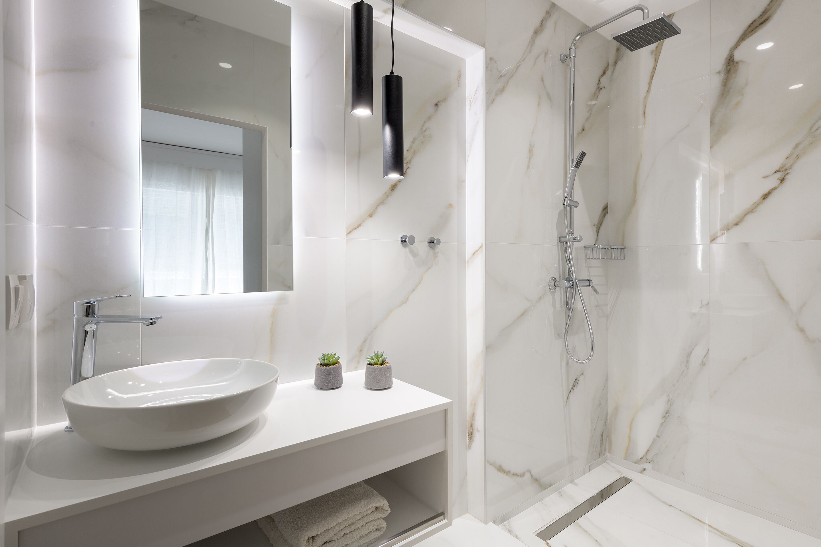 Premium Apartment, 3 Bedrooms, Balcony | Bathroom | Shower, free toiletries, hair dryer, slippers