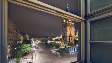 Habitación familiar, para no fumadores, tina | Vista a la ciudad