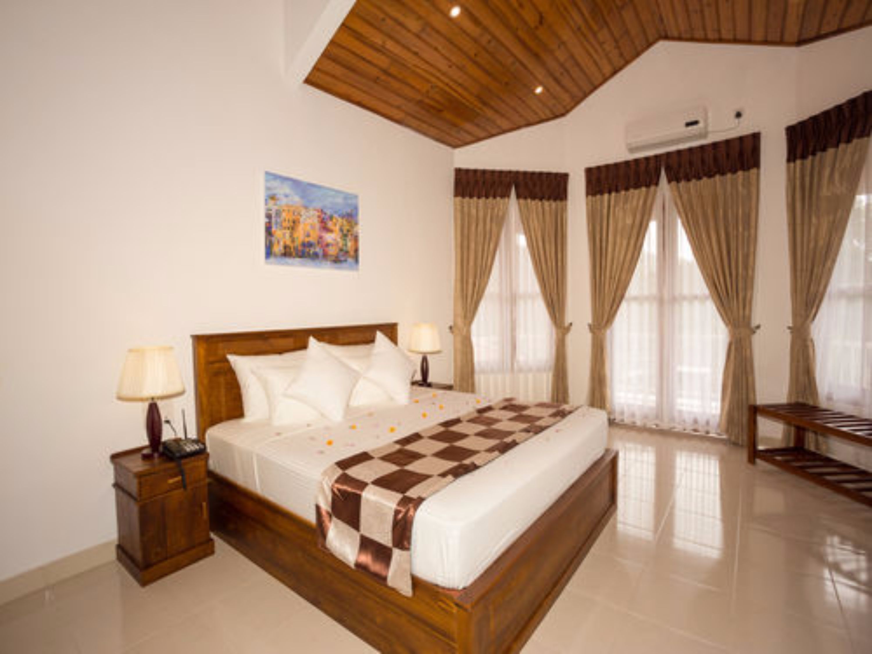 deluxe double room | premium bedding, minibar, desk, free wifi